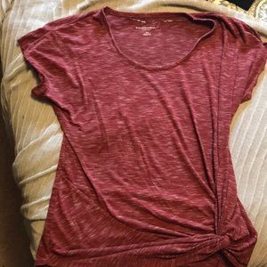 Knotted maternity shirt